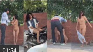 Hot Bihari Blowjob Video – Roadside Couple Sex